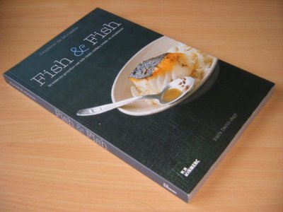 Tweedehands boek: Fish & Fish  van auteur D. de Montalier - Paperback met flappen, naam op titelblad, in zeer goede staat. Geillustreerd.