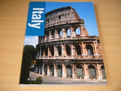 Tweedehands boek: Italy van auteur Roberta Lazzaro (text) - Softcover, in good condition. With illustrations.