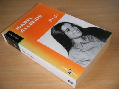 Tweedehands boek: Paula van auteur Isabel Allende - Paperback, verkleurde rug, lichte gebruikssporen, in goede staat.