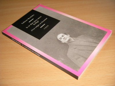 Tweedehands boek: Is er dan niets meer heilig? van auteur Salman Rushdie - Paperback, met leesvouw, in goede staat.