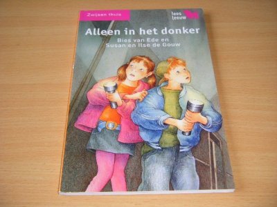 Boek met de titel: Alleen in het donker