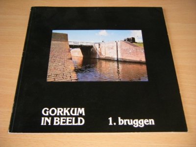 Tweedehands boek: Gorkum in beeld, 1. bruggen van auteur Louis de Bie (tekst) - Paperback, lichte gebruikssporen, in goede staat. Geillustreerd.