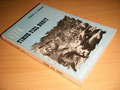 Tweedehands boek: Timor viel nooit van auteur Robert K. Simmons - Pocket, gebruikssporen, in goede staat.
