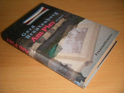 Tweedehands boek: Am Pier van auteur Gerd Brantenberg - Gebonden met stofomslag, aantekening op schutblad, in goede staat.