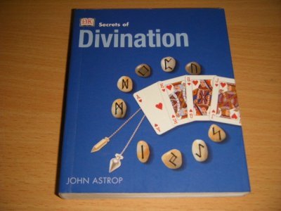 Boek met de titel: Secrets of Divination