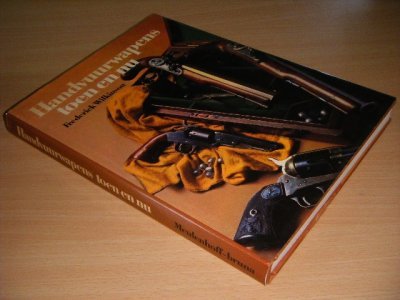 Boek met de titel: Handvuurwapens toen en nu