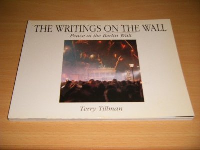 Boek met de titel: The Writings on the Wall