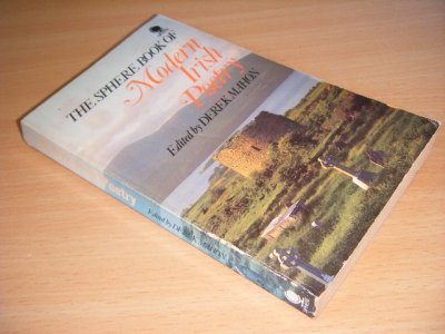 Tweedehands boek: The Sphere Book of Modern Irish Poetry van auteur Derek Mahon (ed.) - Pocket, traces of use, in good condition.