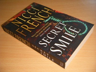 Boek met de titel: Secret Smile