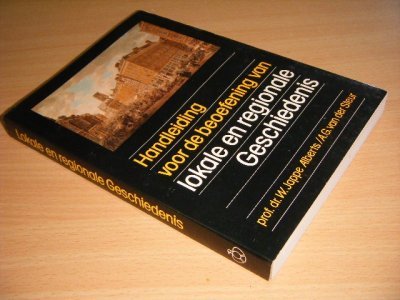 Boek met de titel: Handleiding voor de beoefening van lokale en regionale geschiedenis