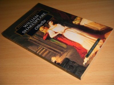 Tweedehands boek: Othello van auteur William Shakespeare - Paperback, in good condition.