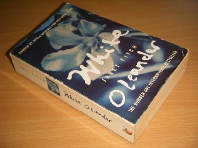 Boek met de titel: White Oleander