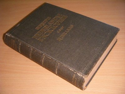 Boek met de titel: Beknopte Nederlandse encyclopedie