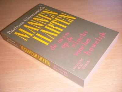 Tweedehands boek: Mannenharten van auteur Barbara Ehrenreich - Paperback, met leesvouwen, in goede staat.