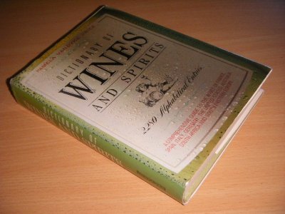Tweedehands boek: Dictionary of Wines and Spirits van auteur Pamela Vandyke Price - Hardcover with dustjacket, traces of use, in good condition.