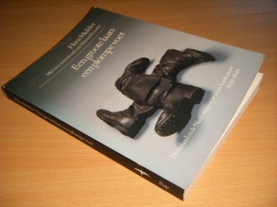 Boek met de titel: Een groote laars, een plompe voet