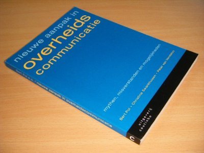 Tweedehands boek: Nieuwe aanpak in overheidscommunicatie van auteur Bert Pol, Christine Swankhuisen en Peter. van Vendeloo - Paperback, naam op titelblad, in goede staat.