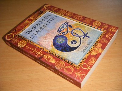 Tweedehands boek: Talismannen en amuletten van auteur Felicitas Nelson - Paperback, in goede staat.