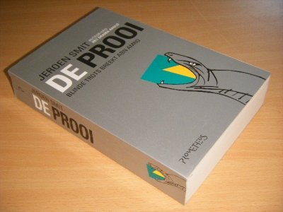 Tweedehands boek: De prooi van auteur Jeroen Smit - Paperback met flappen, met leesvouwen, in redelijk goede staat.