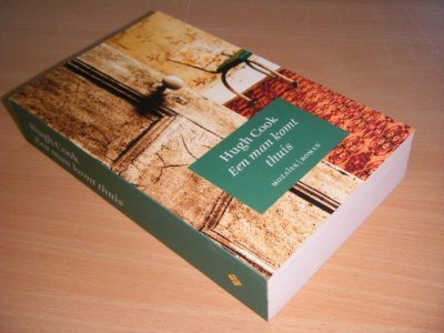 Boek met de titel: Een man komt thuis