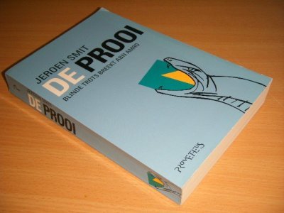 Tweedehands boek: De prooi van auteur Jeroen Smit - Paperback, iets scheefgelezen, met leesvouwen, in goede staat.