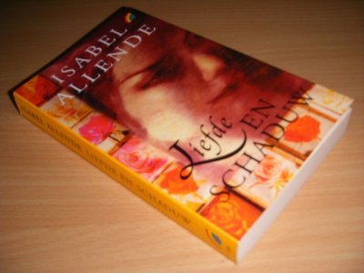 Boek met de titel: Liefde en schaduw