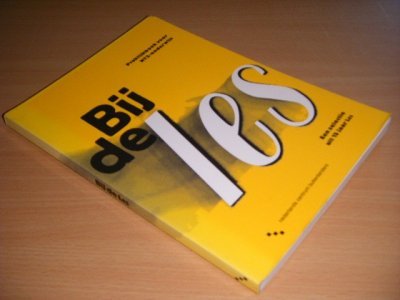 Boek met de titel: Bij de les