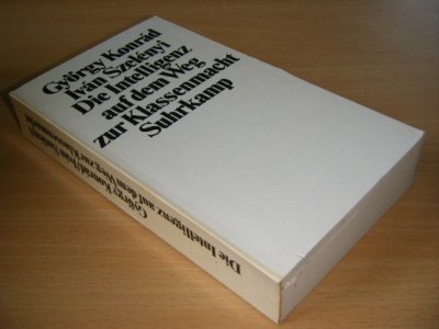 Tweedehands boek: Die Intelligenz auf dem Weg zur Klassenmacht van auteur Gyorgy Konrad en Ivan Szelenyi - Paperback, lichte gebruikssporen, in goede staat.