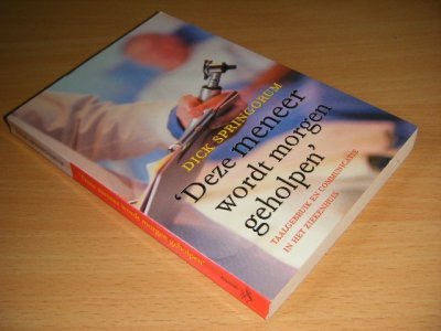 Boek met de titel: Deze meneer wordt morgen geholpen