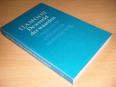 Tweedehands boek: De wereld der waarden van auteur J.J.A. Mooij - Paperback, lichte gebruikssporen, enkele (grotendeels uitgegumde) potloodstrepen in eerste hoofdstuk, verder in redelijk goede staat.