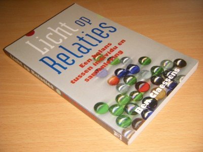 Boek met de titel: Licht op relaties