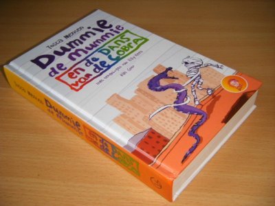 Boek met de titel: Dummie de mummie en de dans van de cobra