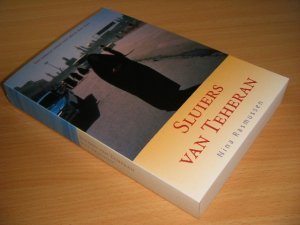 Boek met de titel: Sluiers van Teheran