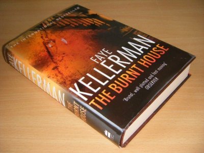 Boek met de titel: The Burnt House