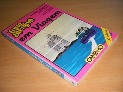 Tweedehands boek: Uma aventura em Viagem van auteur Ana Maria Magalhaes en Isabel Alcada - Pocket, lichte gebruikssporen, in goede staat. Tekst in het Portugees. Geillustreerd.