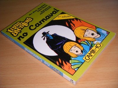 Tweedehands boek: Uma aventura, no Carnaval van auteur Ana Maria Magalhaes en Isabel Alcada - Pocket, lichte gebruikssporen, in goede staat. Tekst in het Portugees. Geillustreerd.
