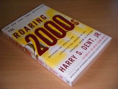 Tweedehands boek: The Roaring 2000s. van auteur Harry S. Dent - Paperback, creases in spine, in good condition.