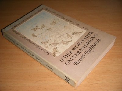 Tweedehands boek: Ieder woelt hier om verandering van auteur Renate Rubinstein - Paperback met flappen, met leesvouwen, verklerude rug en cover, in redelijke staat.
