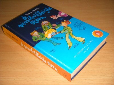 Boek met de titel: De verschrikkelijke steen