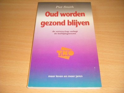 Tweedehands boek: Oud worden, gezond blijven van auteur Piet Smith - Paperback, naam op titelblad, in goede staat.