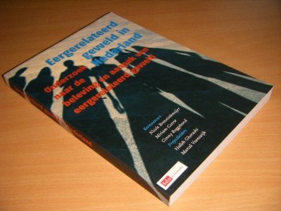 Tweedehands boek: Eergerelateerd geweld in Nederland. van auteur Nicole Brenninkmeijer, Miriam Geerse en Conny Roggeband - Paperback, aantekening op titelblad, in goede staat.
