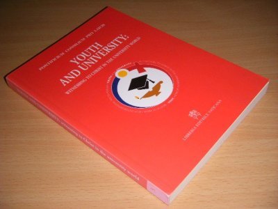 Tweedehands boek: Youth and University: Witnessing to Christ in the University World van auteur Pontificium Consilium Pro Laicis - Paperback, discoloured spine, in good condition.
