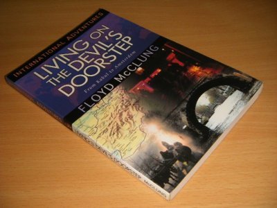Tweedehands boek: Living on the Devil's Doorstep van auteur Floyd McClung - Paperback, traces of use, in good condition.