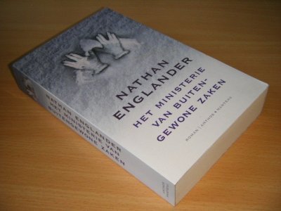 Boek met de titel: Het ministerie van buitengewone zaken