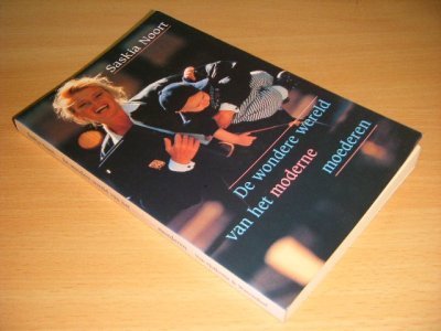 Boek met de titel: De wondere wereld van het moderne moederen