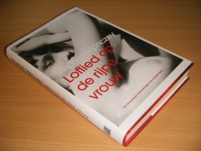 Tweedehands boek: Loflied op de Rijpe Vrouw. De amoureuze herinneringen van Andras Vajda van auteur Stephen Vizinczey - Gebonden met stofomslag, in zeer goede staat.