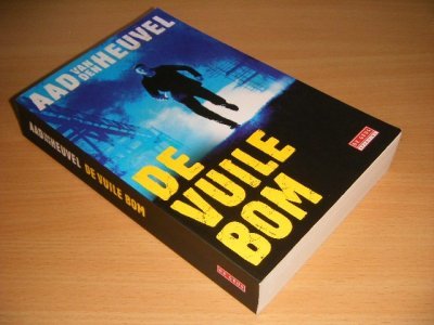 Boek met de titel: De vuile bom