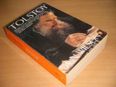 Tweedehands boek: Tolstoy van auteur A. N. Wilson - Paperback, creases in spine, traces of use, in reasonable condition. With illustrations.