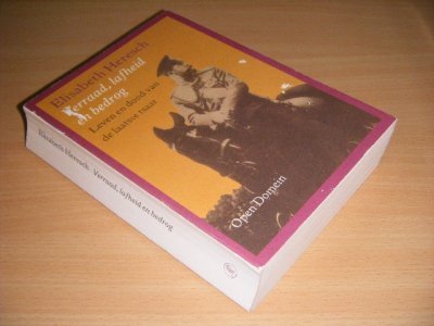 Boek met de titel: Verraad, lafheid en bedrog