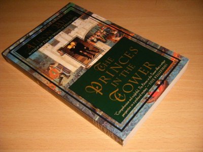 Tweedehands boek: The Princes in the Tower van auteur Alison Weir - Paperback, in good condition. With illustrations.